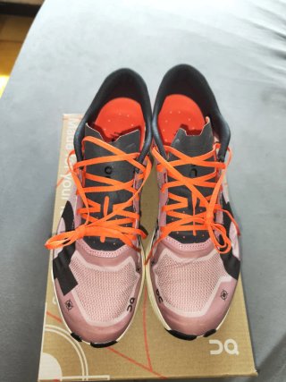 Zapatillas On Running Naranja y Rosa