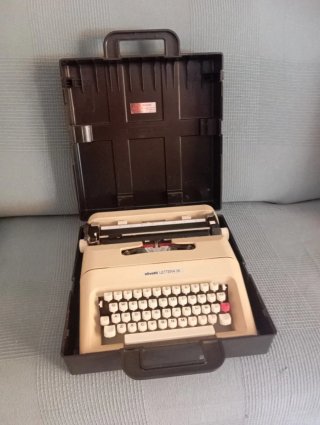 Máquina de escribir Olivetti Letra 35