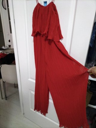 Vestido rojo largo plisado