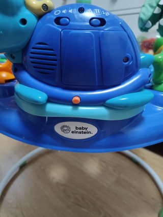 Saltador para bebé con juguetes