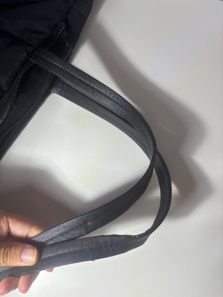 Bolso negro Stradivarius acolchado