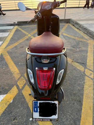 Piaggio Vespa Primavera 125 3i Negra