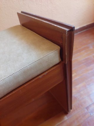 Descalzadora madera cojín cuero desenfundable