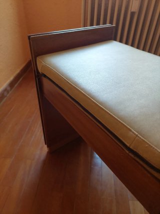 Descalzadora madera cojín cuero desenfundable