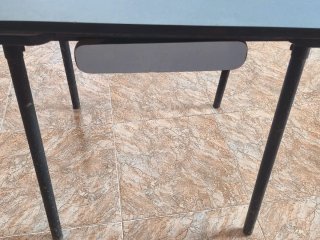 Mesa de cocina vintage negra y azul