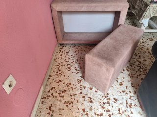Sofá de tela beige
