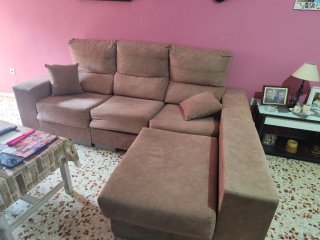 Sofá de tela beige