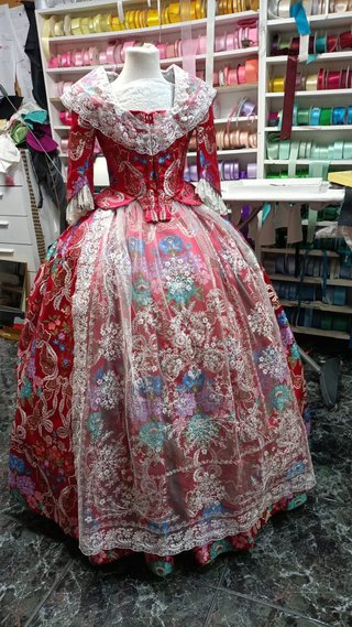 Traje de fallera rojo completo + complementos