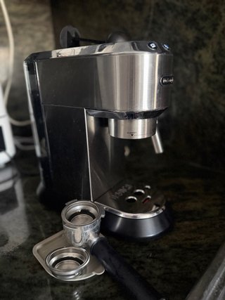 De'Longhi Dedica EC685.M Cafetera Espresso