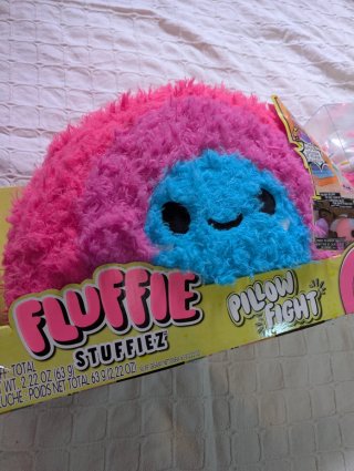 Fluffie Stuffiez Pillow Fight Juguete