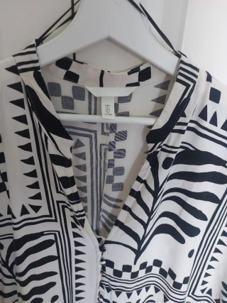 Vestido túnica estampado blanco y negro