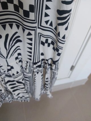 Vestido túnica estampado blanco y negro
