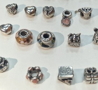 Lote Charms Pandora y Chamilla Plata 925