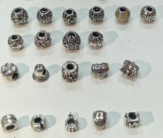 Lote Charms Pandora y Chamilla Plata 925