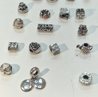 Lote Charms Pandora y Chamilla Plata 925