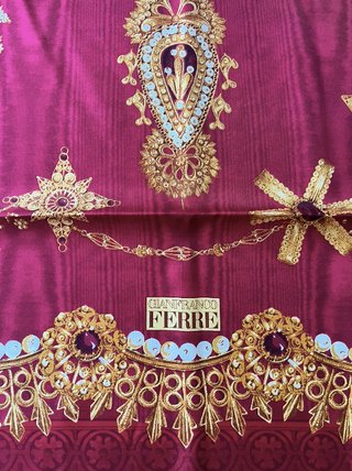 Pañuelo Gianfranco Ferré Burdeos y Dorado