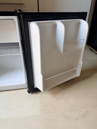 Mini nevera Infiniton negra 41L con congelador