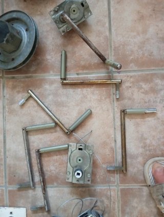 Recambios persianas: poleas, manivelas, soportes