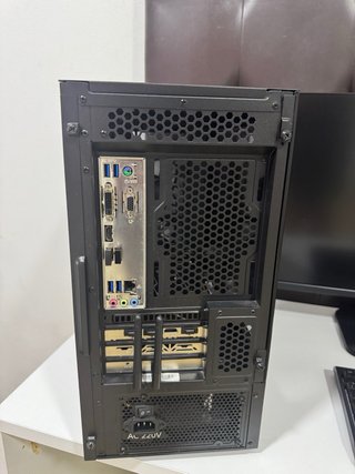 PC gaming + monitor + teclado y ratón