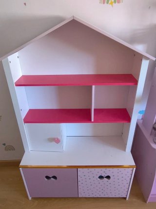 Mueble infantil casita rosa y blanco