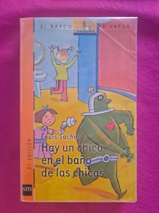 Hay un Chico en el Baño de las Chicas