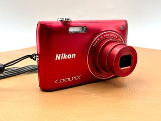Cámara Nikon Coolpix S4150 Roja + Accesorios