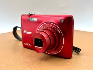 Cámara Nikon Coolpix S4150 Roja + Accesorios