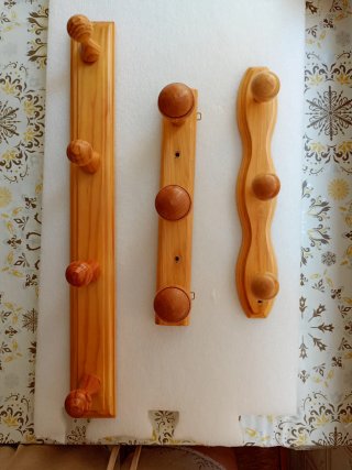 Conjunto de 3 percheros de madera