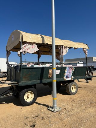 Carro Rocío con toldo y cortinas para 25 personas