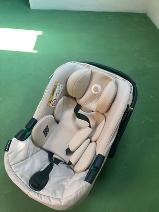 Silla de coche bebé con arnés y acolchado