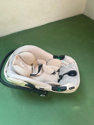 Silla de coche bebé con arnés y acolchado