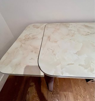 Mesa extensible madera y dimulacion marmol