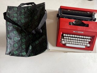 Máquina de escribir Olivetti College Roja