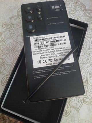 Teléfono móvil negro y otro naranja imitación chin