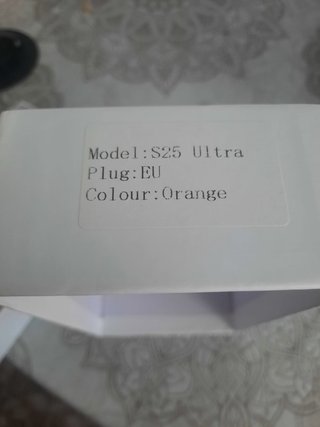 Teléfono móvil negro y otro naranja imitación chin
