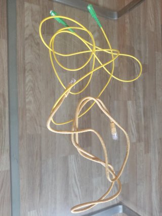 Cable Red Ethernet Cat5e y Fibra Óptica