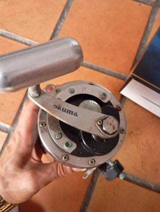 Carrete de pesca Okuma 4 rodamientos