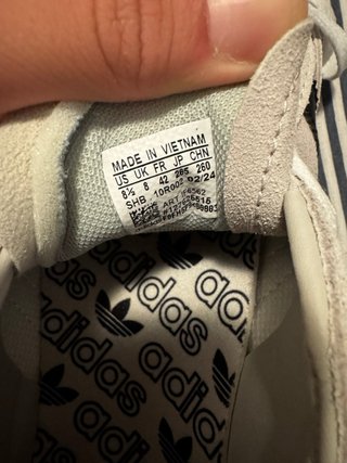 Zapatos Adidas Beige y Negro Nuevos
