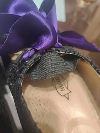 Zapatos de fallera negros con lazo