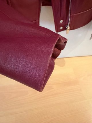 Cazadora cuero Mango burdeos rosado