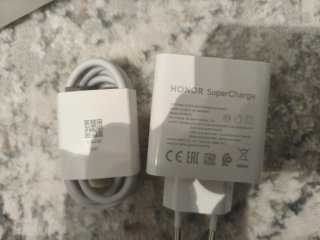 Cargador Honor SuperCharge GaN Slim 100W + cable.