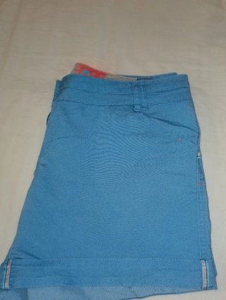 Pantalón corto trekking Decathlon azul. Talla 42