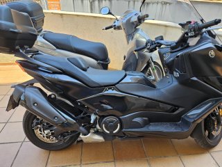 Yamaha T-Max Tech 560 (2024) Negro