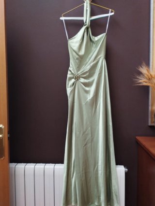 Vestido de fiesta verde con pedrería