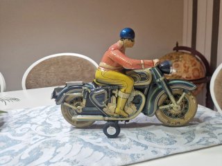 Moto hojalata Paya