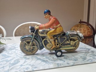 Moto hojalata Paya