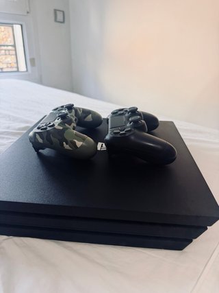 PS4 1TB Vendo poco uso