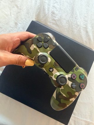 PS4 1TB Vendo poco uso