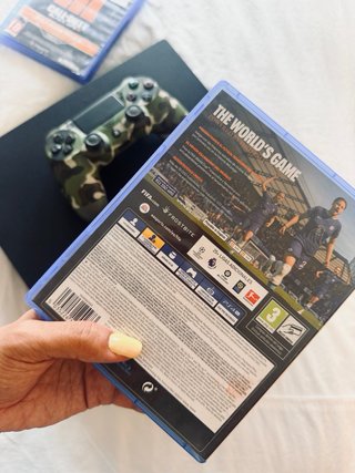 PS4 1TB Vendo poco uso