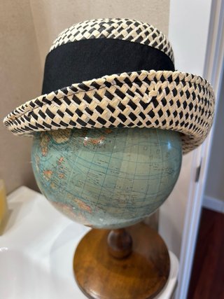 Sombrero artesanal italiano beige y negro